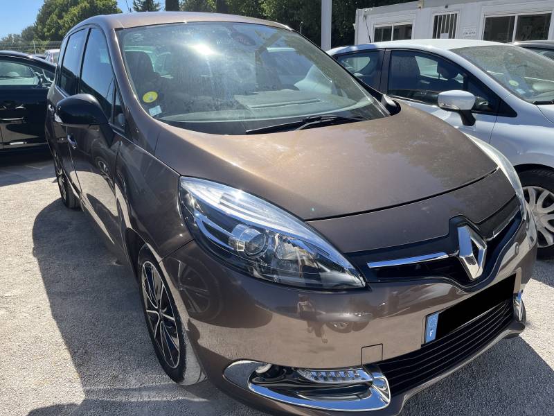 Voiture d’occasion RENAULT SCENIC III Ph3 1.5 DCI 110 Bose Edition. BV6. 5p. Avec Radars de Recul + Caméra et régulateur + limiteur de vitesse ainsi que GPS Europe. Garantie 12 Mois.