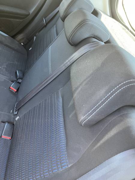 Voiture d’occasion PEUGEOT 208 1.6 HDI 92 Allure. 5p. avec Radars de recul et GPS Europe tactile ainsi que Climatisation Automatique Bizone. Garantie 12 Mois.