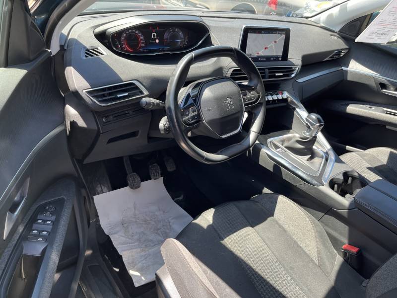 Voiture d’occasion PEUGEOT 5008 II 1.5 Blue HDI 130 Active Business. 7P. BV6.  Avec GPS Europe tactile et régulateur et limiteur de vitesse ainsi que radar AV + AR. Garantie 12 Mois.