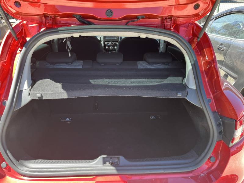 Voiture d’occasion RENAULT CLIO IV 1.5 DCI 90 Energy EXPRESSION. 5p. avec GPS Europe Tactile Crochet d’Attelage AR et Régulateur + Limiteur de vitesse. Garantie 12 Mois.