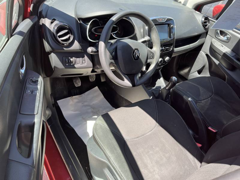 Voiture d’occasion RENAULT CLIO IV 1.5 DCI 90 Energy EXPRESSION. 5p. avec GPS Europe Tactile Crochet d’Attelage AR et Régulateur + Limiteur de vitesse. Garantie 12 Mois.