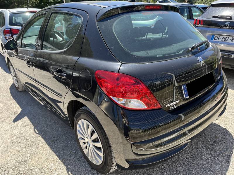 Véhicule d’Occasion PEUGEOT 207 Ph2 1.6 HDI 92 Business 5p. avec Radars de Recul et GPS Europe Ainsi que Régulateur de Vitesse. Garantie 12 Mois.