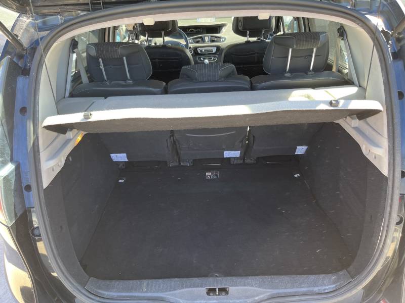 Voiture d’occasion RENAULT SCENIC III Ph2. 1.6 DCI 130 Bose Editon. 5p. avec GSP Europe et Sièges Semi-Cuir ainsi que Radars AV+AR. Garantie 12 Mois.