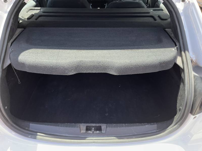 Voiture d’occasion PEUGEOT 208 II 1.5 HDI 102 Premium. BV6. 5p. 1ère Main avec GPS Europe Tactile et CarPlay ainsi que Radars de Recul. Garantie 12 Mois.