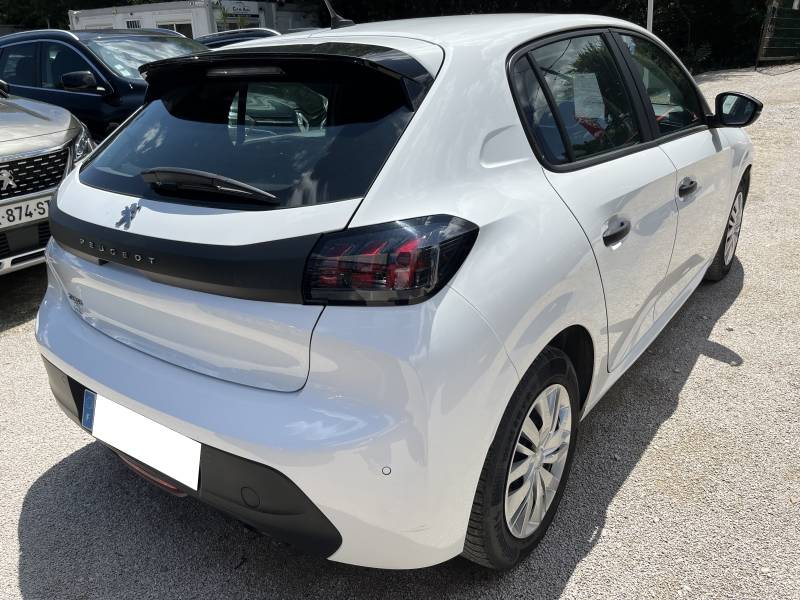 Voiture d’occasion PEUGEOT 208 II 1.5 HDI 102 Premium. BV6. 5p. 1ère Main avec GPS Europe Tactile et CarPlay ainsi que Radars de Recul. Garantie 12 Mois.