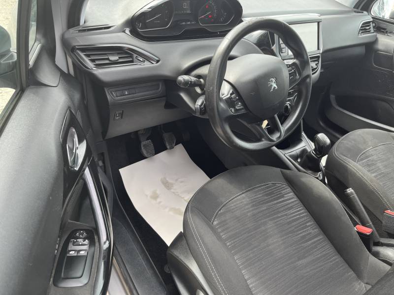 Voiture d’occasion PEUGEOT 208 I Ph2 1.6 Blue HDi 75 Premium Pack. 5p. avec climatisation et Régulateur de vitesse. Garantie 12 Mois.