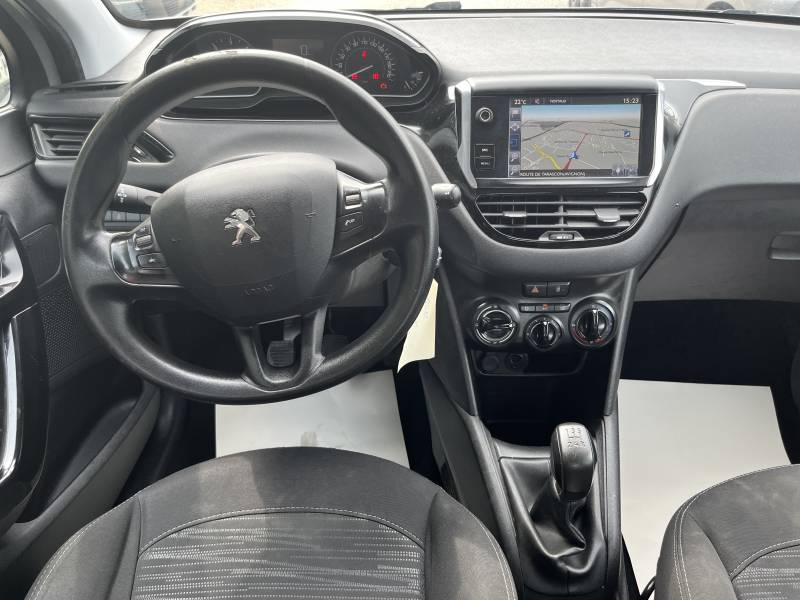Disponible immédiatement à Avignon, cette voiture d’occasion PEUGEOT 208 vous permet de rouler l’esprit tranquille grâce à une garantie 12 mois, gage de sérieux et d’engagement qualité chez CPM Auto. A AVIGNON