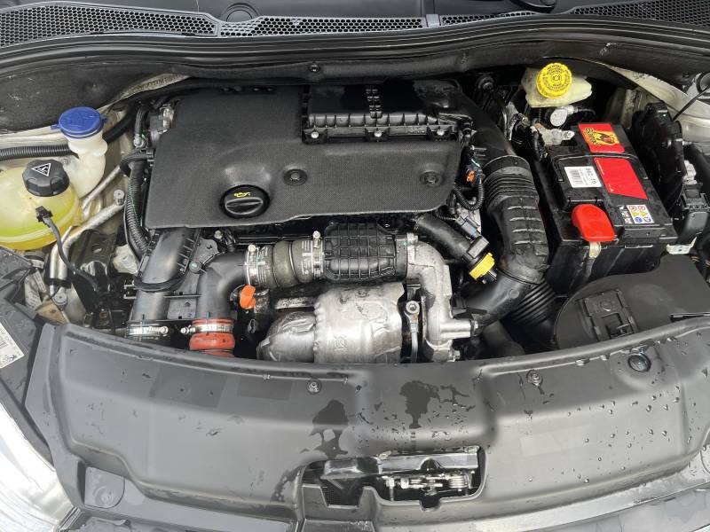 Voiture d’occasion PEUGEOT 208 I Ph2 1.6 Blue HDi 75 Premium Pack. 5p. avec climatisation et Régulateur de vitesse. Garantie 12 Mois.