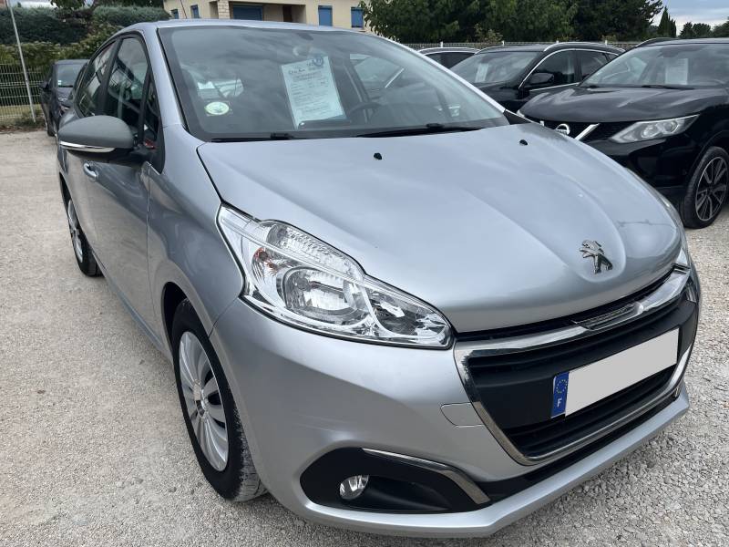 voiture d’occasion PEUGEOT 208 I Ph2 1.6 Blue HDi 75 Premium Pack. 5p. avec climatisation et Régulateur de vitesse à prix compétitif. A BEAUCAIRE