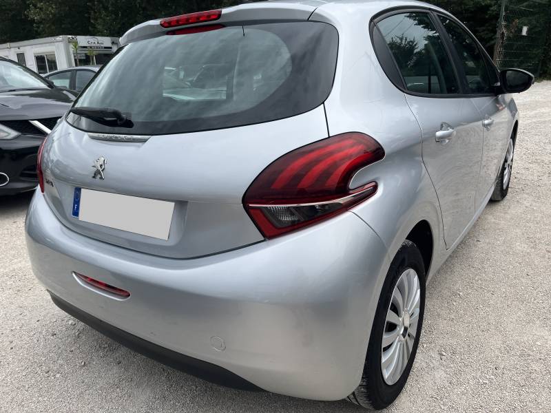 Voiture d’occasion PEUGEOT 208 I Ph2 1.6 Blue HDi 75 Premium Pack. 5p. avec climatisation et Régulateur de vitesse. Garantie 12 Mois.