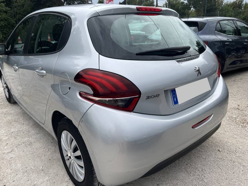 Voiture d’occasion PEUGEOT 208 I Ph2 1.6 Blue HDi 75 Premium Pack. 5p. avec climatisation et Régulateur de vitesse. Garantie 12 Mois.