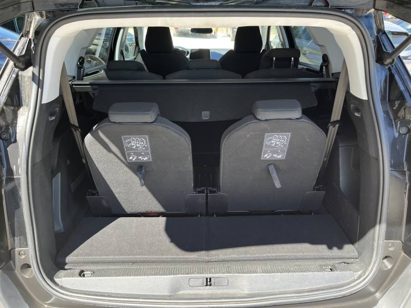 Voiture d’occasion PEUGEOT 5008 II 1.5 Blue HDI 130 Active Business. 7Places. EAT 8.  Avec GPS Europe tactile et CarPlay ainsi que Radar AV + AR. Garantie 12 Mois.