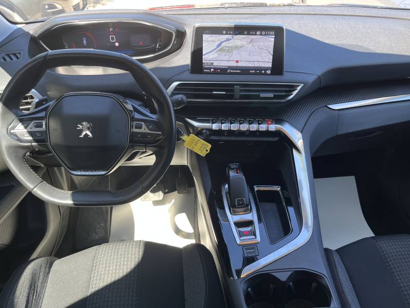 Voiture d’occasion PEUGEOT 5008 II 1.5 Blue HDI 130 Active Business. 7Places. EAT 8.  Avec GPS Europe tactile et CarPlay ainsi que Radar AV + AR. Garantie 12 Mois.