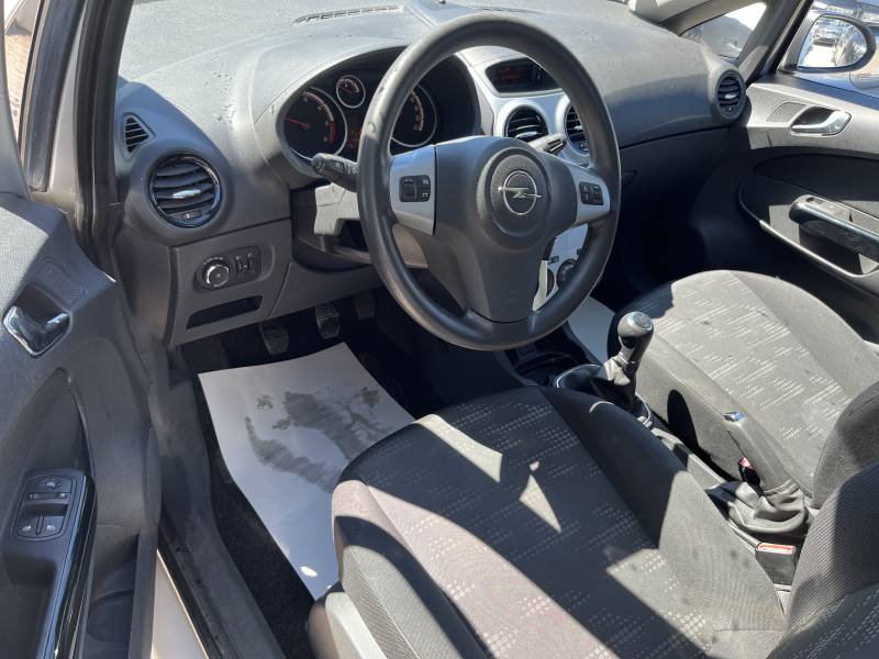 Voiture d’occasion OPEL CORSA 1.3 CDTI 75 Edition. 5p. avec climatisation et radio CD MP3 commande au volant. Garantie 12 Mois.