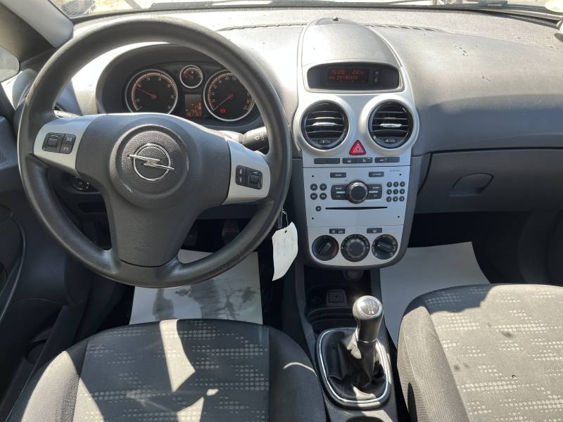 Voiture d’occasion OPEL CORSA 1.3 CDTI 75 Edition. 5p. avec climatisation et radio CD MP3 commande au volant. Garantie 12 Mois.