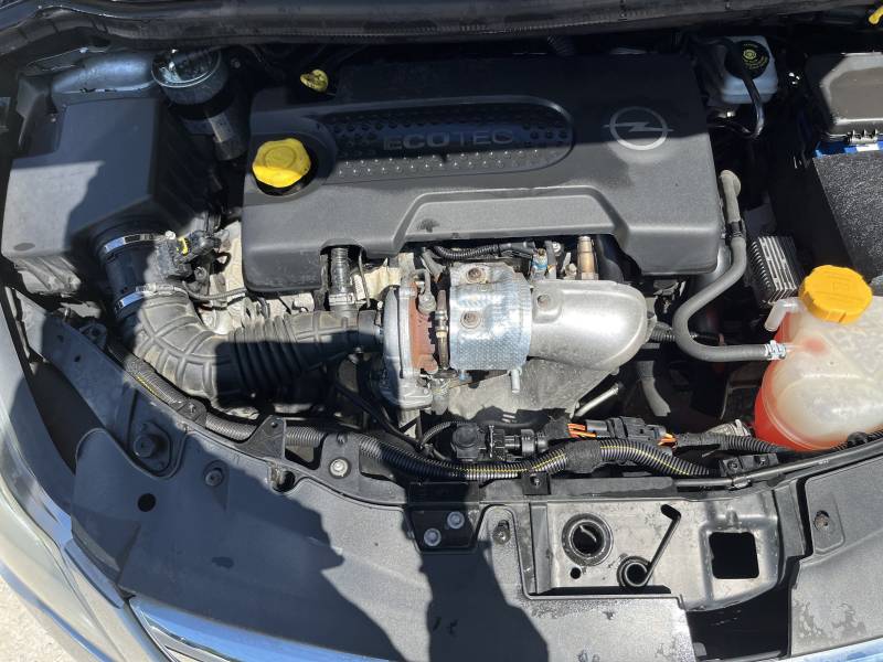 Voiture d’occasion OPEL CORSA 1.3 CDTI 75 Edition. 5p. avec climatisation et radio CD MP3 commande au volant. Garantie 12 Mois.