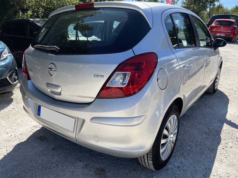 Cette citadine diesel dispose de 5 portes et 5 places, offrant un excellent compromis entre confort, compacité et fonctionnalité. A MONTPELLIER