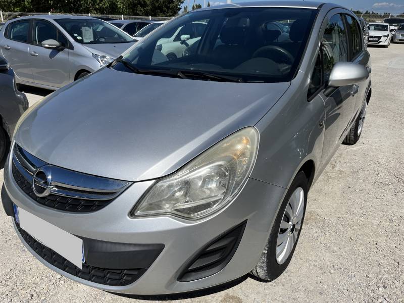 Voiture d’occasion OPEL CORSA 1.3 CDTI 75 Edition. 5p. avec climatisation et radio CD MP3 commande au volant. Garantie 12 Mois.