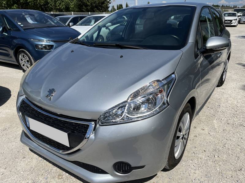 Voiture d’occasion PEUGEOT 208 1.4 HDi 70 Active 5p. Avec climatisation et régulateur de vitesse ainsi écran tactile. Garantie 12 Mois.