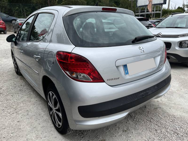 Voiture d’occasion PEUGEOT 207 Ph2. 1.4 HDI 70 ACTIVE 5p. avec climatisation et régulateur + Limiteur de vitesse. Garantie 12 Mois.