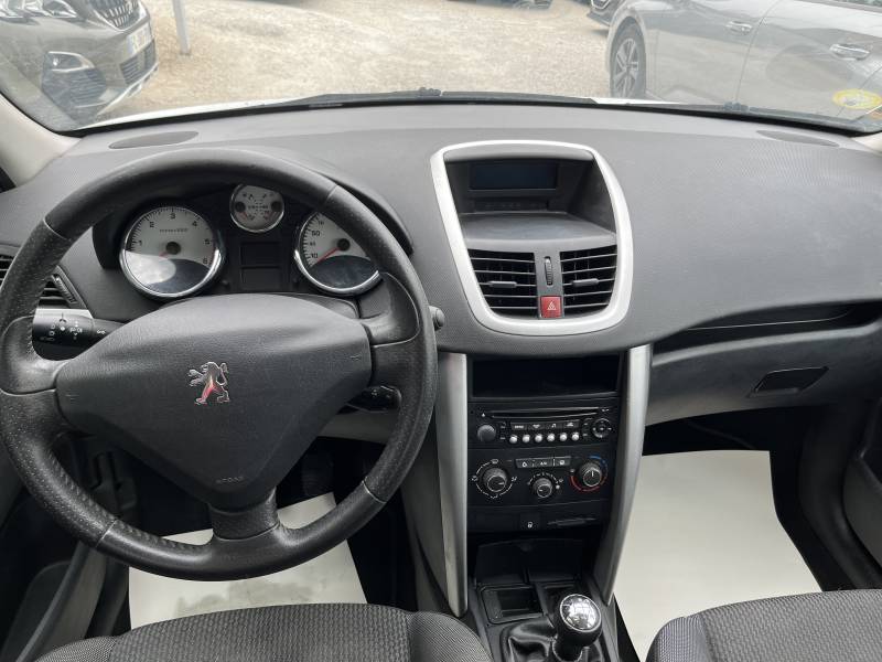 Voiture d’occasion PEUGEOT 207 Ph2. 1.4 HDI 70 ACTIVE 5p. avec climatisation et régulateur + Limiteur de vitesse. Garantie 12 Mois.