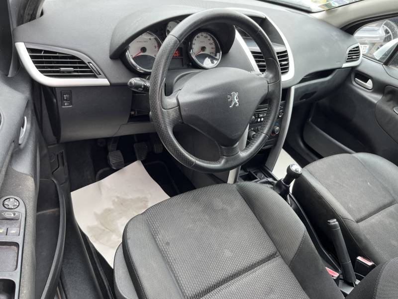 Voiture d’occasion PEUGEOT 207 Ph2. 1.4 HDI 70 ACTIVE 5p. avec climatisation et régulateur + Limiteur de vitesse. Garantie 12 Mois.