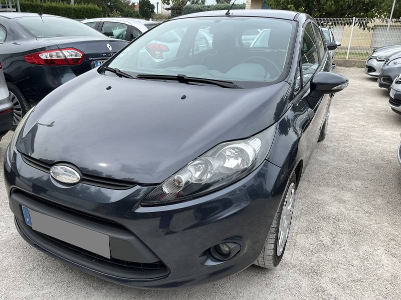 Voiture d’occasion FORD FIESTA 1.4 TDCI 70 Trend. 5p. avec climatisation et Radio CD MP3. Garantie 12 Mois.