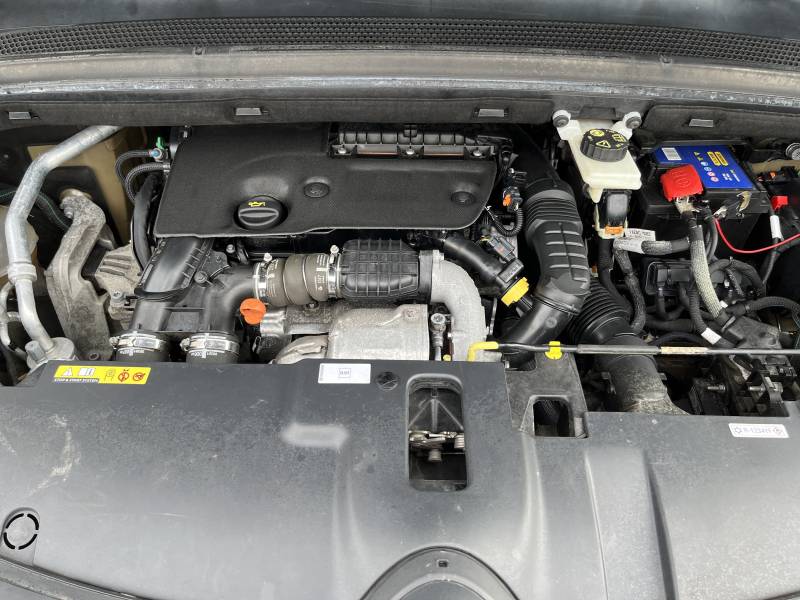 Voiture d’occasion CITROEN C4 PICASSO II Ph2 1.6 Blue HDI 120 Feel. 5p. Avec Crochet d’Attelage AR et Radars AV et AR ainsi que CarPlay. Garantie 12 Mois.