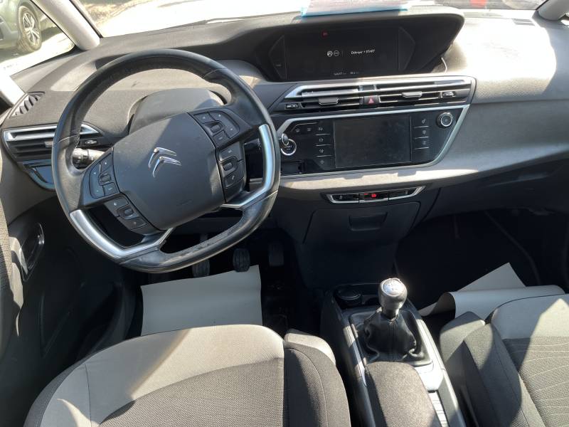 Voiture d’occasion CITROEN C4 PICASSO II 1.6 e-HDI 115 Intensive. 5p. Avec GPS Europe Ecran tactile et Radars de Recul + Caméra ainsi que Régulateur et limiteur de vitesse. Garantie 12 Mois.