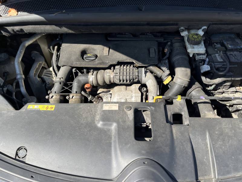 La CITROEN C4 PICASSO II 1.6 e-HDI Intensive est une excellente opportunité pour qui cherche un véhicule spacieux, moderne et économique. A NIMES