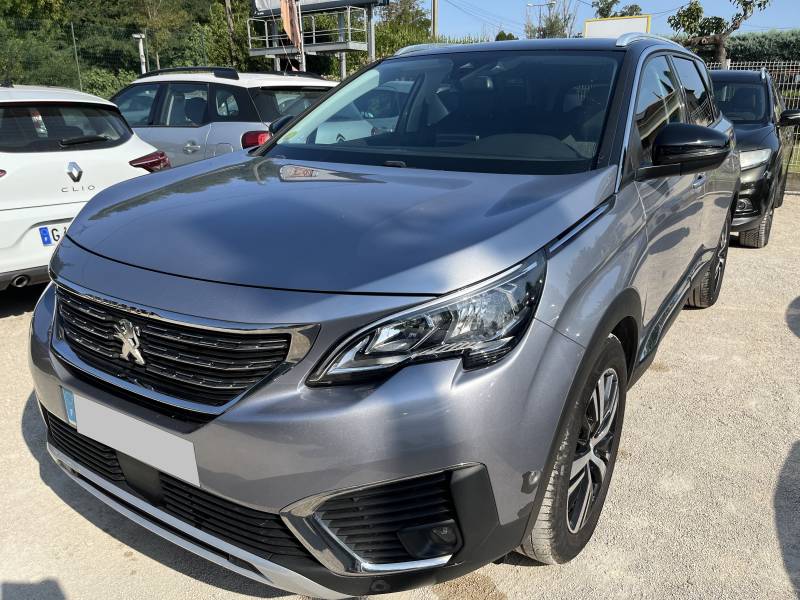 Voiture d’occasion PEUGEOT 5008 II 1.5 BLUE HDI 130 Allure Business. BV6. 7P. avec CarPlay et Radar AV et AR ainsi que caméra de recul. Garantie 12 Mois.