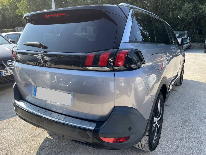 Voiture d’occasion PEUGEOT 5008 II 1.5 BLUE HDI 130 Allure Business. BV6. 7P. avec CarPlay et Radar AV et AR ainsi que caméra de recul. Garantie 12 Mois.