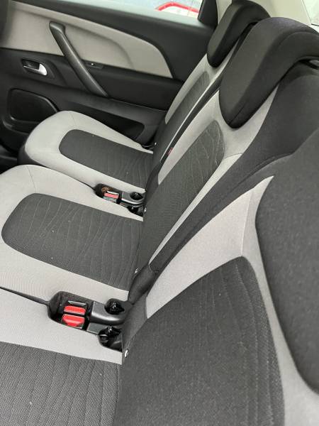 Voiture d’occasion CITROEN C4 PICASSO II 1.6 Blue HDI 120 Feel. 5p. Avec GPS Europe Tactile et Radars AV et AR ainsi que régulateur et limiteur de vitesse. Garantie 12 Mois.