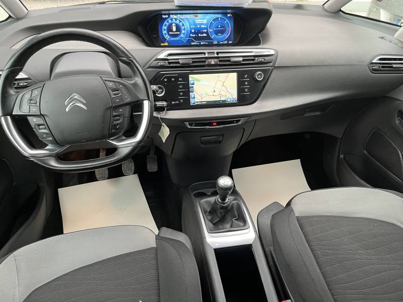  CITROEN C4 PICASSO II 1.6 Blue HDI 120 Feel représente un excellent compromis entre confort, technologie et économie. A CARPENTRAS