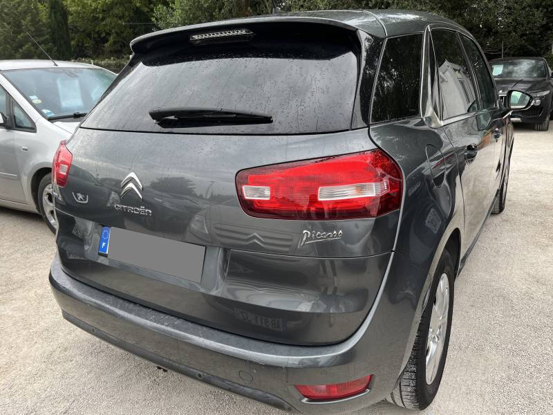 Voiture d’occasion CITROEN C4 PICASSO II 1.6 Blue HDI 120 Feel. 5p. Avec GPS Europe Tactile et Radars AV et AR ainsi que régulateur et limiteur de vitesse. Garantie 12 Mois.