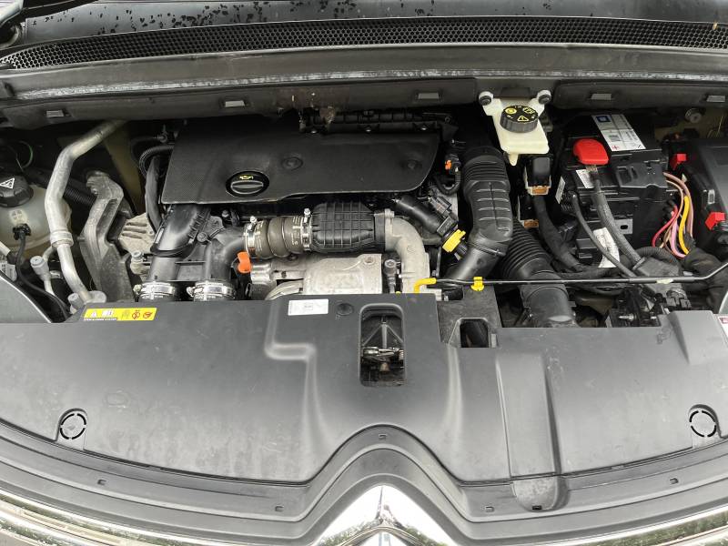 Voiture d’occasion CITROEN C4 PICASSO II 1.6 Blue HDI 120 Feel. 5p. Avec GPS Europe Tactile et Radars AV et AR ainsi que régulateur et limiteur de vitesse. Garantie 12 Mois.
