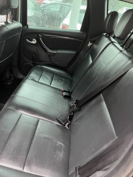 Voiture d’occasion DACIA DUSTER I 1.5 DCI 110 Prestige. BV6. 5p. avec Climatisation et Sièges en Cuir. Garantie 12 Mois.