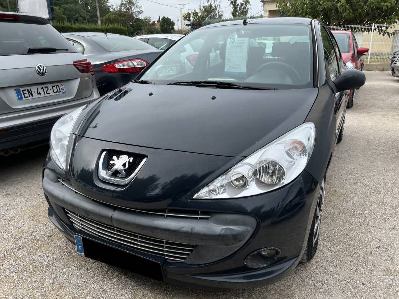 Voiture d’occasion PEUGEOT 206 + 1.4 HDI 70 TRENDY. 5p. avec Climatisation Automatique et Radio CD MP3 commande au volant. Garantie 12 Mois.