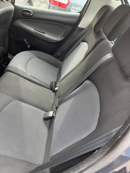 Voiture d’occasion PEUGEOT 206 + 1.4 HDI 70 TRENDY. 5p. avec Climatisation Automatique et Radio CD MP3 commande au volant. Garantie 12 Mois.