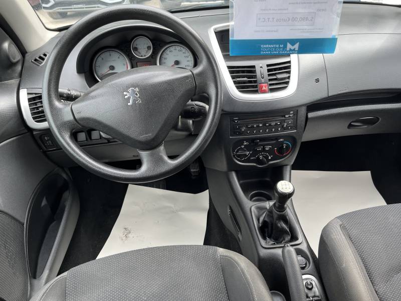 Cette PEUGEOT 206 + de 2010 totalise 108 425 km garantis, bénéficie d’une puissance fiscale de 4 CV et sera livrée avec une garantie 12 mois pour une tranquillité maximale. A NIMES
