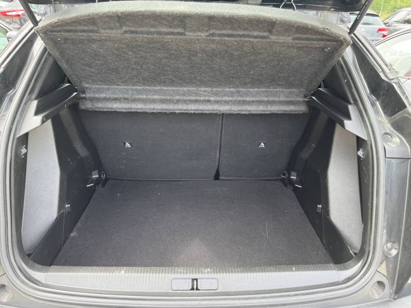 Son moteur Diesel Blue HDI de 110 chevaux, couplé à une boîte manuelle 6 vitesses, assure une conduite fluide et économique. ORANGE