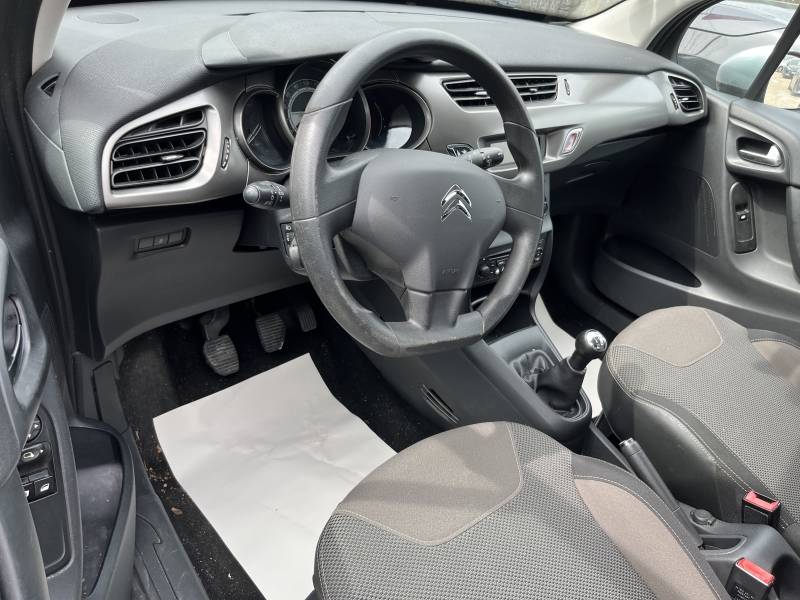 Voiture d’occasion CITROEN C3 II Ph2 1.6 Blue HDI 75 Confort. 5p. Avec Régulateur + Limiteur de vitesse et climatisation. Garantie 12 Mois.