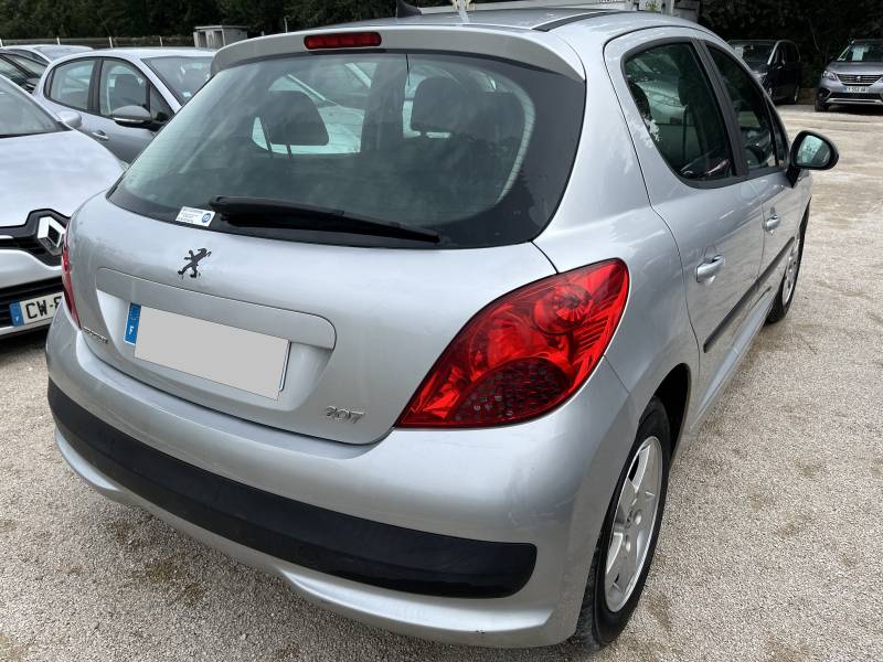 Voiture d’occasion PEUGEOT 207 1.4 HDI 70 Style. 5p. avec Climatisation et Régulateur + Limiteur de vitesse ainsi que Jantes Alu. Garantie 12 Mois.