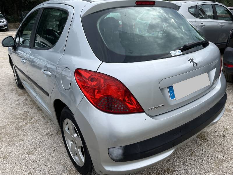 Voiture d’occasion PEUGEOT 207 1.4 HDI 70 Style. 5p. avec Climatisation et Régulateur + Limiteur de vitesse ainsi que Jantes Alu. Garantie 12 Mois.