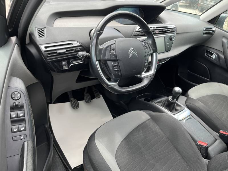Voiture d’occasion CITROEN C4 PICASSO II 1.6 e-HDI 115 Intensive. 5p. Avec GPS Europe Ecran tactile et Radars de Recul + Caméra ainsi que Régulateur et limiteur de vitesse. Garantie 12 Mois.
