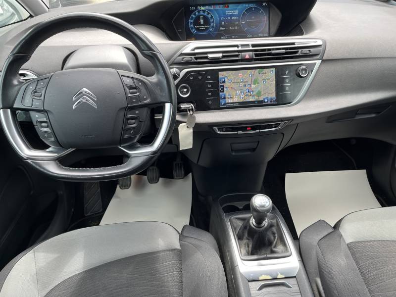 Voiture d’occasion CITROEN C4 PICASSO II 1.6 e-HDI 115 Intensive. 5p. Avec GPS Europe Ecran tactile et Radars de Recul + Caméra ainsi que Régulateur et limiteur de vitesse. Garantie 12 Mois.
