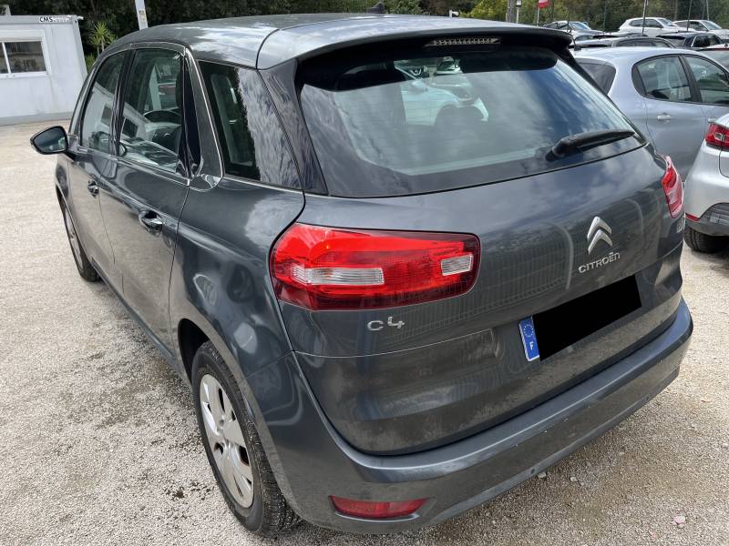  voiture d’occasion CITROEN C4 PICASSO II 1.6 e-HDI 115 Intensive de 2015, un véhicule pensé pour les familles comme pour les conducteurs à la recherche d’espace et de praticité. A AIX EN PROVENCE