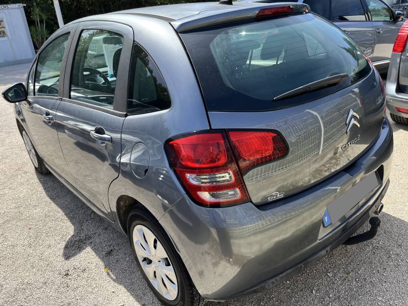 Voiture d’occasion CITROEN C3 II 1.6 HDI 90 Tendance. 5p. Avec climatisation et Régulateur et Limiteur de vitesse ainsi que Crochet d’Attelage AR. Garantie 2 Mois.