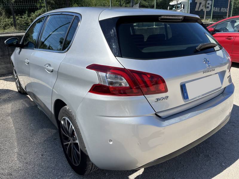 Voiture d’occasion PEUGEOT 308 II 1.6 BLUE HDI 120 Allure Business. 5p. BV6. avec GPS Europe Ecran Tactile et Régulateur + Limiteur de vitesse ainsi que Radar AV/AR. Garantie 12 Mois.