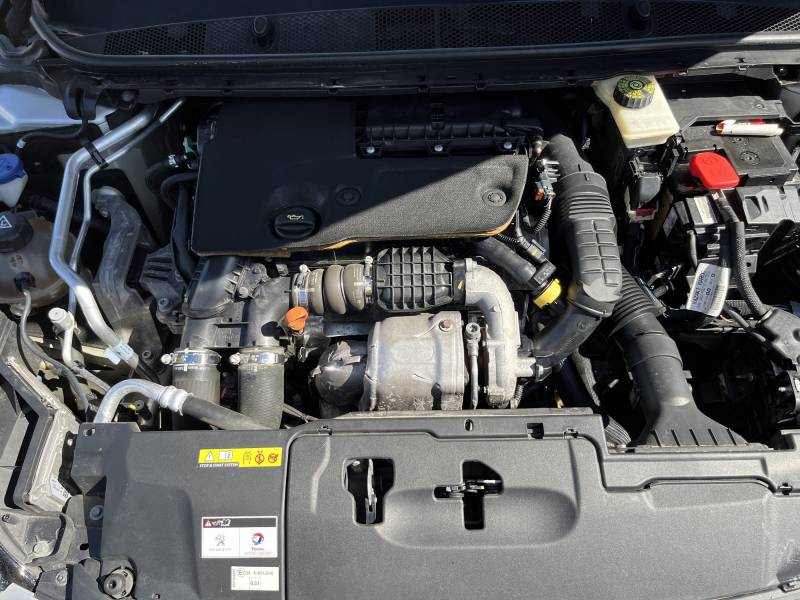 Voiture d’occasion PEUGEOT 308 II 1.6 BLUE HDI 120 Allure Business. 5p. BV6. avec GPS Europe Ecran Tactile et Régulateur + Limiteur de vitesse ainsi que Radar AV/AR. Garantie 12 Mois.